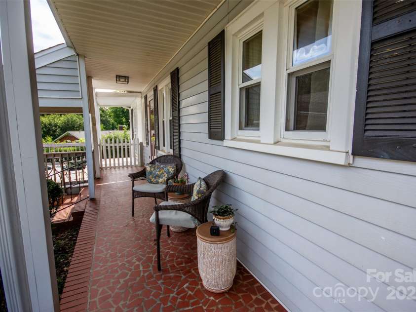 899 Wendover Road, Statesville, NC 28677.  MLS# CAR4268444, YatesRealty ID 27669. 