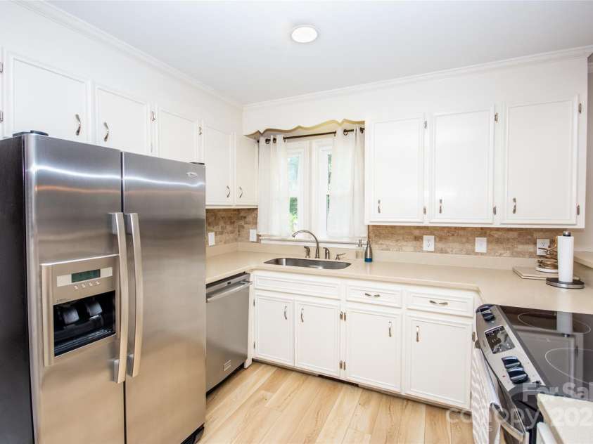 899 Wendover Road, Statesville, NC 28677.  MLS# CAR4268444, YatesRealty ID 27669. 