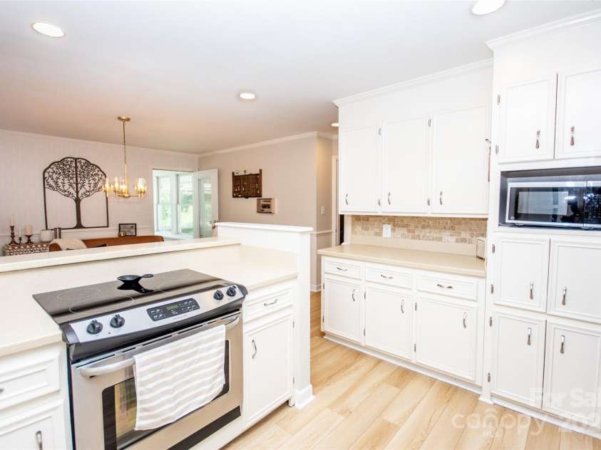 899 Wendover Road, Statesville, NC 28677.  MLS# CAR4268444, YatesRealty ID 27669. 