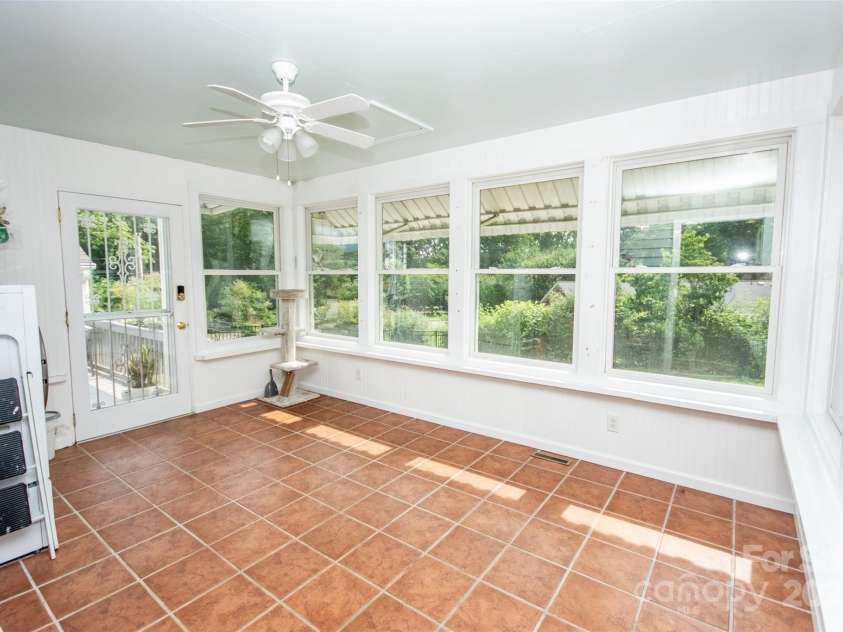 899 Wendover Road, Statesville, NC 28677.  MLS# CAR4268444, YatesRealty ID 27669. 