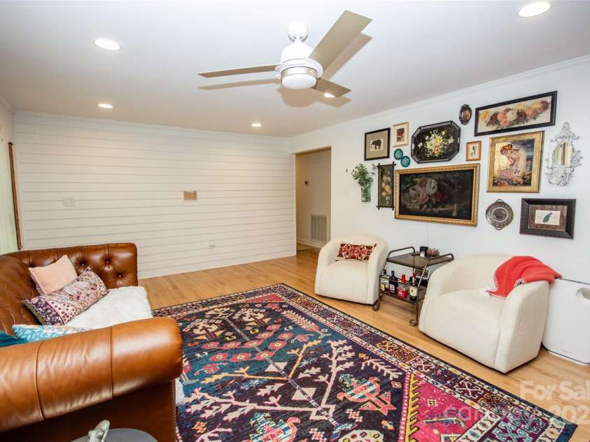 899 Wendover Road, Statesville, NC 28677.  MLS# CAR4268444, YatesRealty ID 27669. 