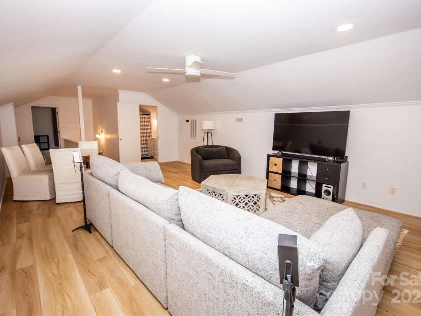 899 Wendover Road, Statesville, NC 28677.  MLS# CAR4268444, YatesRealty ID 27669. 