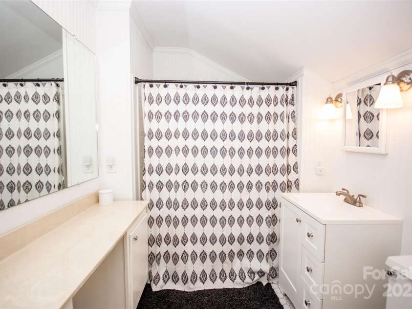 899 Wendover Road, Statesville, NC 28677.  MLS# CAR4268444, YatesRealty ID 27669. 