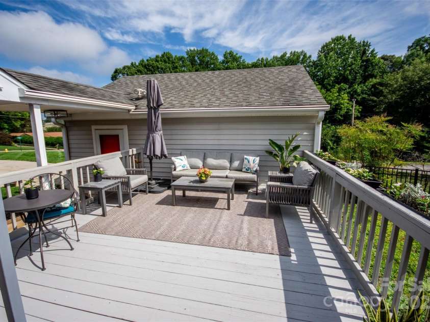 899 Wendover Road, Statesville, NC 28677.  MLS# CAR4268444, YatesRealty ID 27669. 