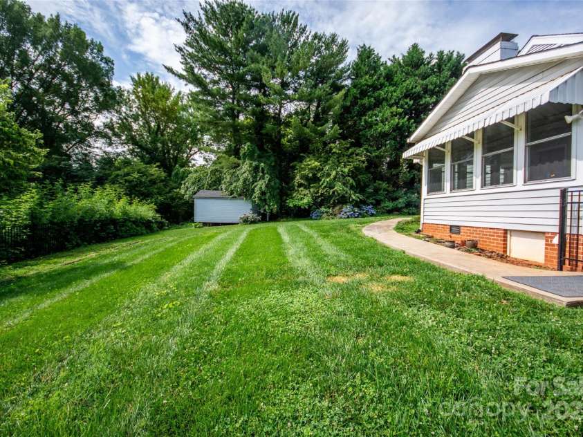 899 Wendover Road, Statesville, NC 28677.  MLS# CAR4268444, YatesRealty ID 27669. 