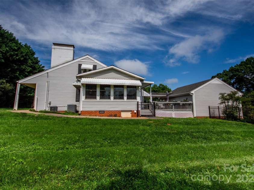 899 Wendover Road, Statesville, NC 28677.  MLS# CAR4268444, YatesRealty ID 27669. 