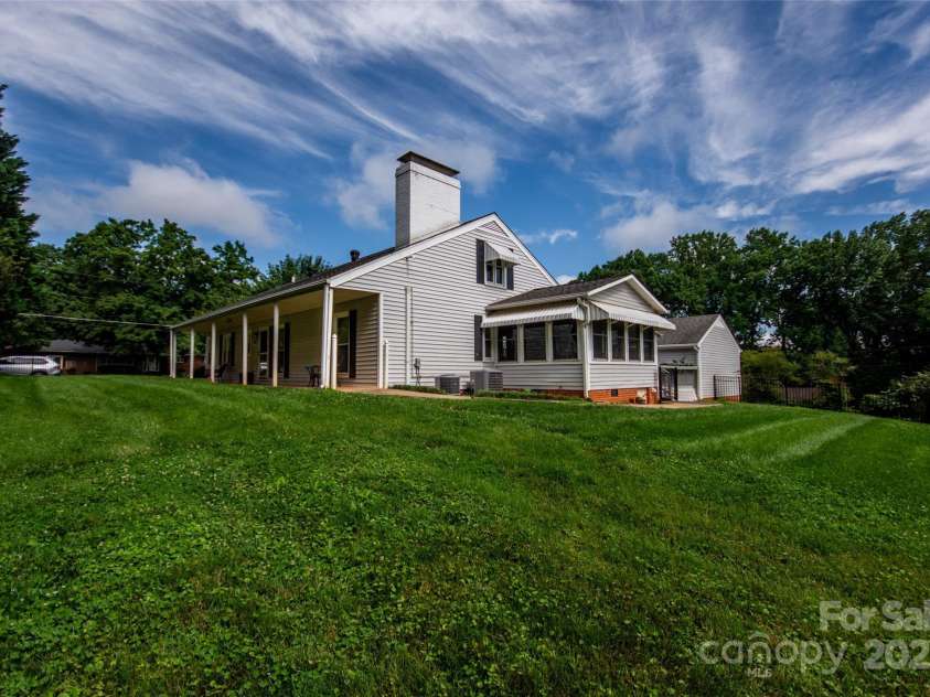 899 Wendover Road, Statesville, NC 28677.  MLS# CAR4268444, YatesRealty ID 27669. 