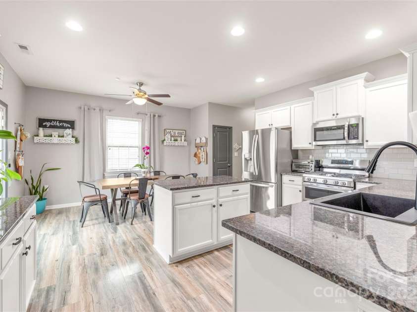 3215 Roan Street, Concord, NC 28027.  MLS# CAR4328709, YatesRealty ID 2767. Full-sized breakfast area offers room and convenience