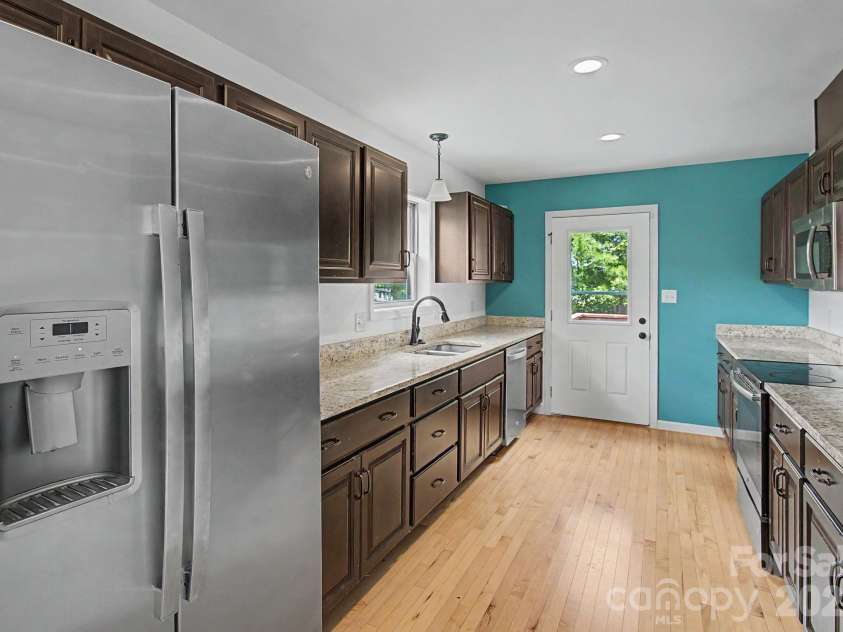 31 Yarrow Meadow Road, Weaverville, NC 28787.  MLS# CAR4388717, YatesRealty ID 27670. 