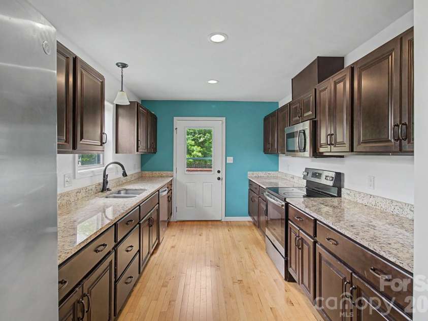 31 Yarrow Meadow Road, Weaverville, NC 28787.  MLS# CAR4388717, YatesRealty ID 27670. 