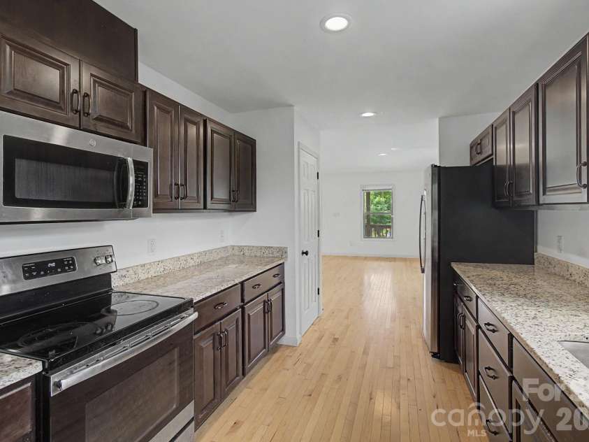 31 Yarrow Meadow Road, Weaverville, NC 28787.  MLS# CAR4388717, YatesRealty ID 27670. 