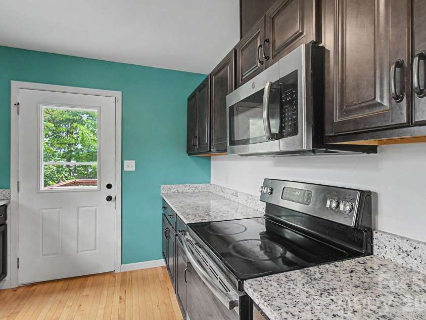 31 Yarrow Meadow Road, Weaverville, NC 28787.  MLS# CAR4388717, YatesRealty ID 27670. 