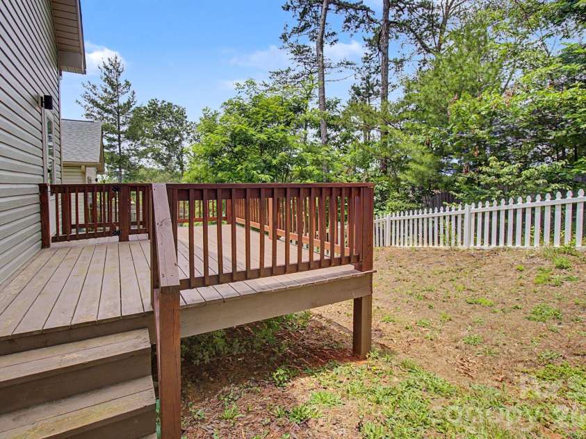31 Yarrow Meadow Road, Weaverville, NC 28787.  MLS# CAR4388717, YatesRealty ID 27670. 
