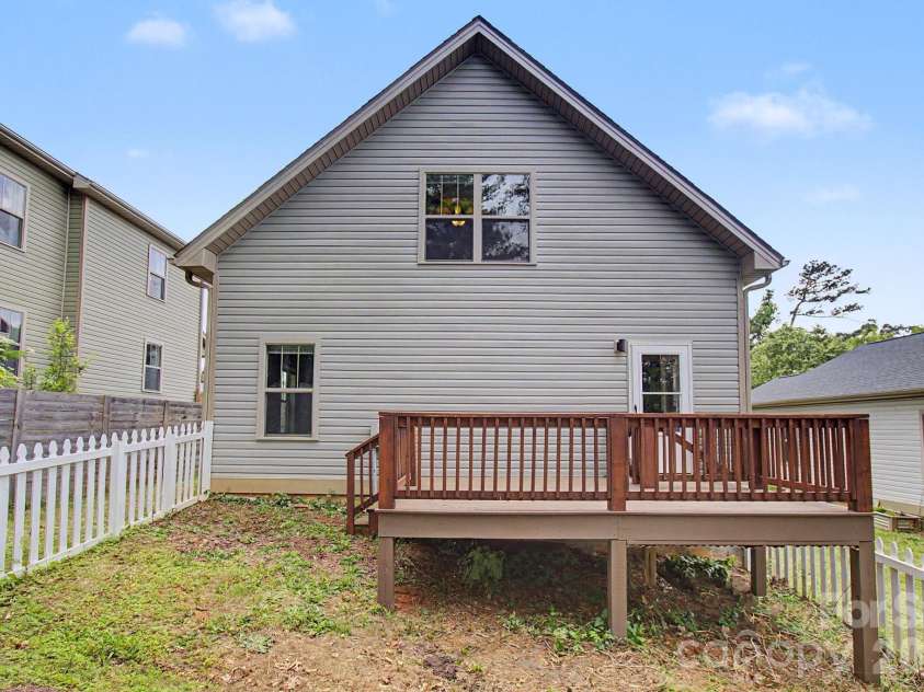 31 Yarrow Meadow Road, Weaverville, NC 28787.  MLS# CAR4388717, YatesRealty ID 27670. 