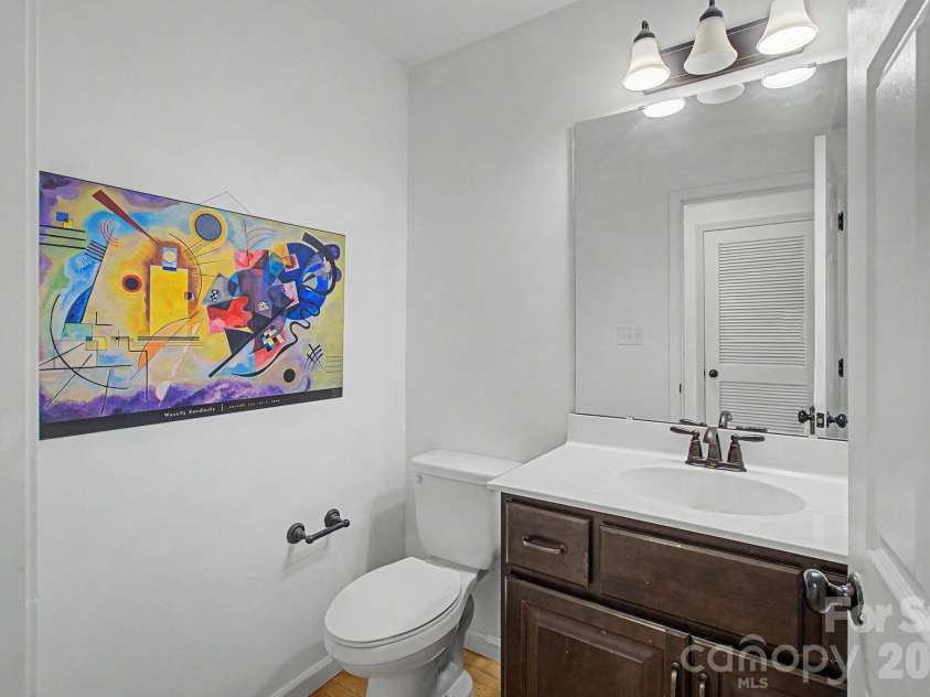 31 Yarrow Meadow Road, Weaverville, NC 28787.  MLS# CAR4388717, YatesRealty ID 27670. Main level half bath