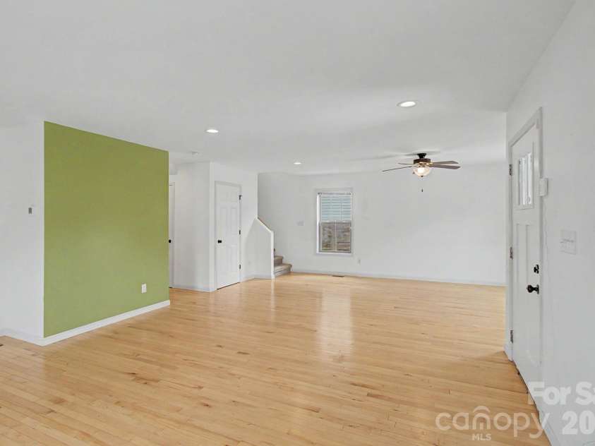 31 Yarrow Meadow Road, Weaverville, NC 28787.  MLS# CAR4388717, YatesRealty ID 27670. Open floor plan