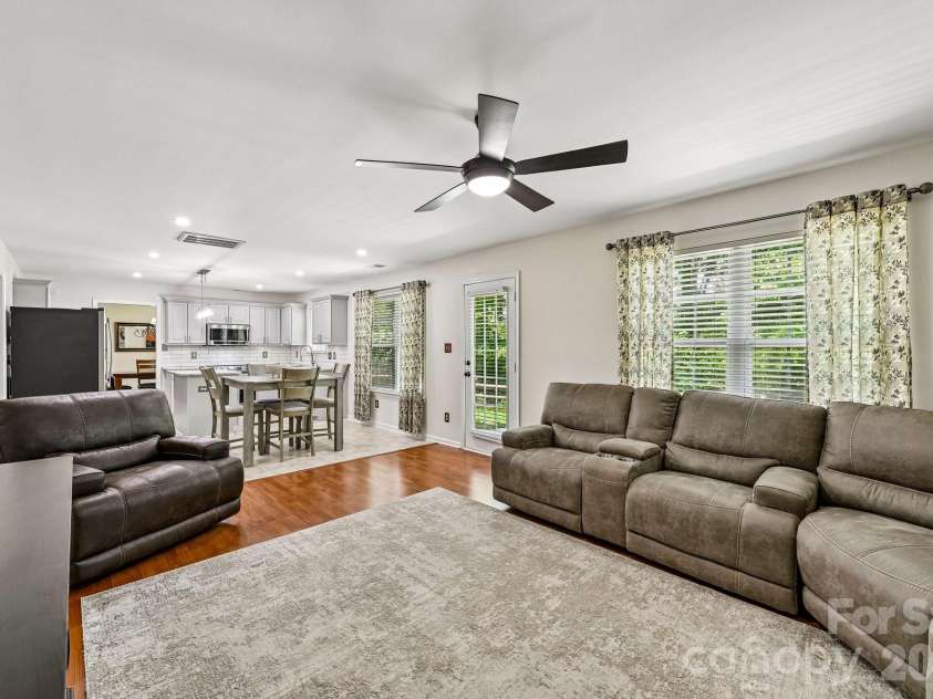 127 Elrosa Road, Mooresville, NC 28115.  MLS# CAR4385787, YatesRealty ID 27671. 
