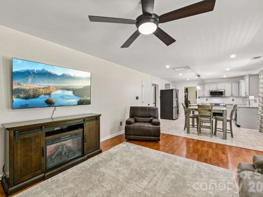 127 Elrosa Road, Mooresville, NC 28115.  MLS# CAR4385787, YatesRealty ID 27671. 