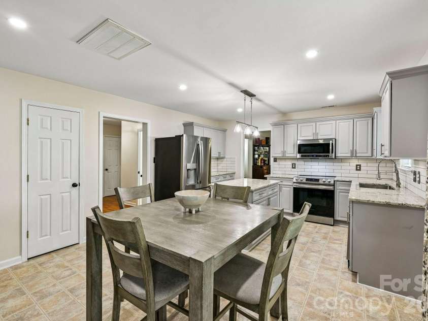 127 Elrosa Road, Mooresville, NC 28115.  MLS# CAR4385787, YatesRealty ID 27671. 