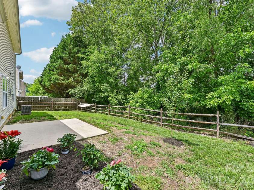 127 Elrosa Road, Mooresville, NC 28115.  MLS# CAR4385787, YatesRealty ID 27671. 