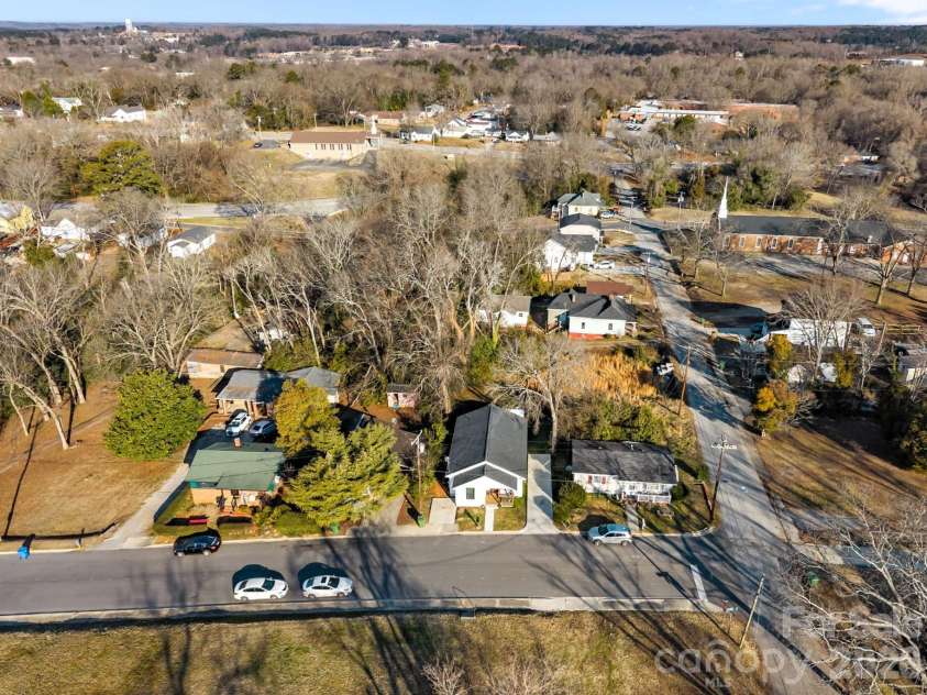 332 Dunlap Street, Lancaster, SC 29720.  MLS# CAR4345986, YatesRealty ID 27672. 