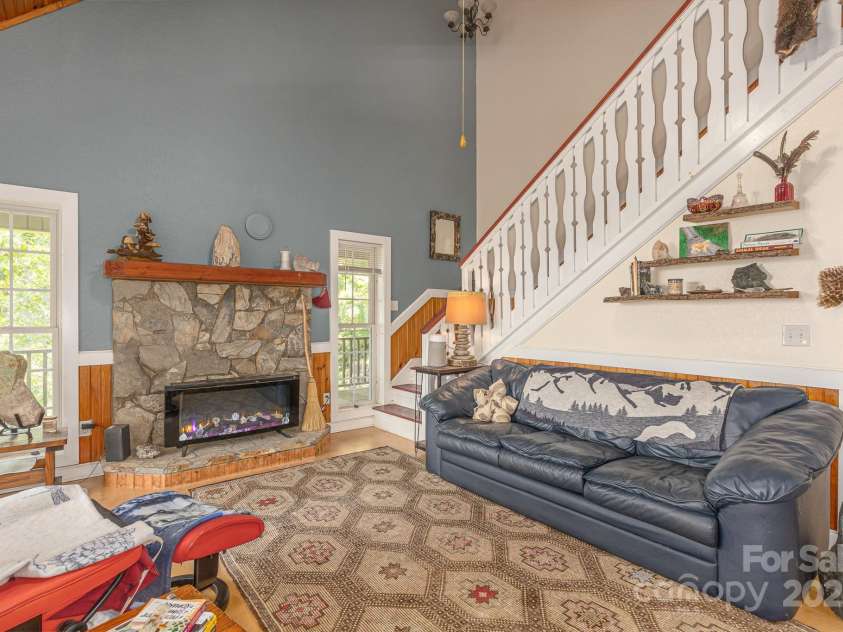 715 Sunset Mountain Road, Bakersville, NC 28705.  MLS# CAR4276207, YatesRealty ID 27672. Den