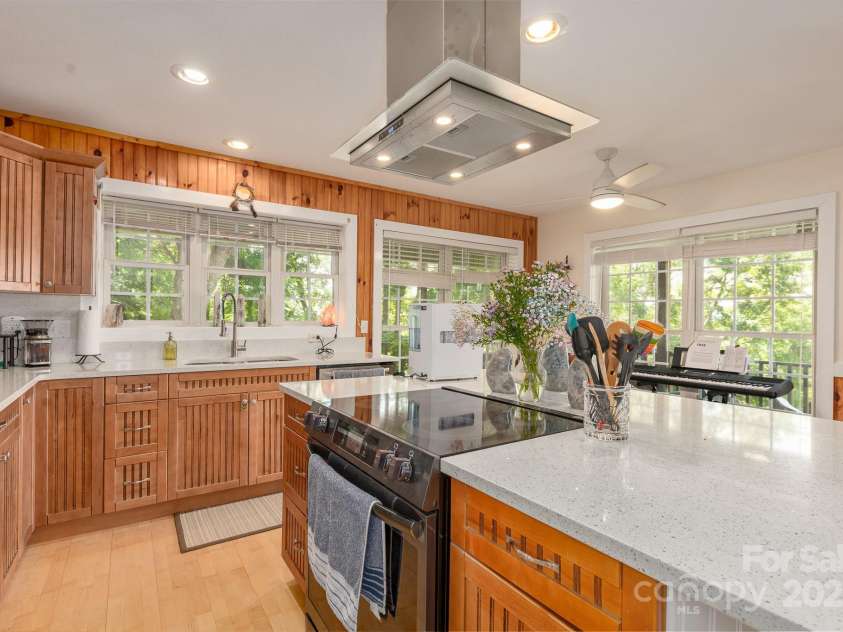 715 Sunset Mountain Road, Bakersville, NC 28705.  MLS# CAR4276207, YatesRealty ID 27672. Gorgeous bright kitchen with quartz countertops.