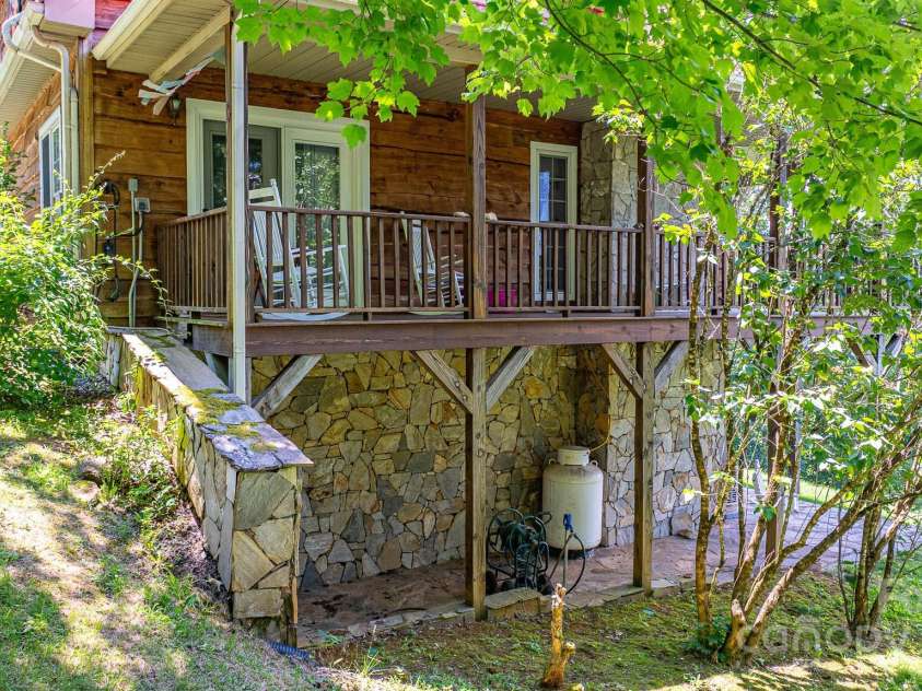 715 Sunset Mountain Road, Bakersville, NC 28705.  MLS# CAR4276207, YatesRealty ID 27672. Side view of home.