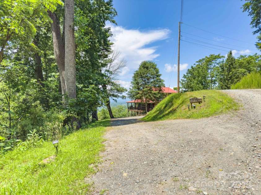 715 Sunset Mountain Road, Bakersville, NC 28705.  MLS# CAR4276207, YatesRealty ID 27672. The driveway entering the property.