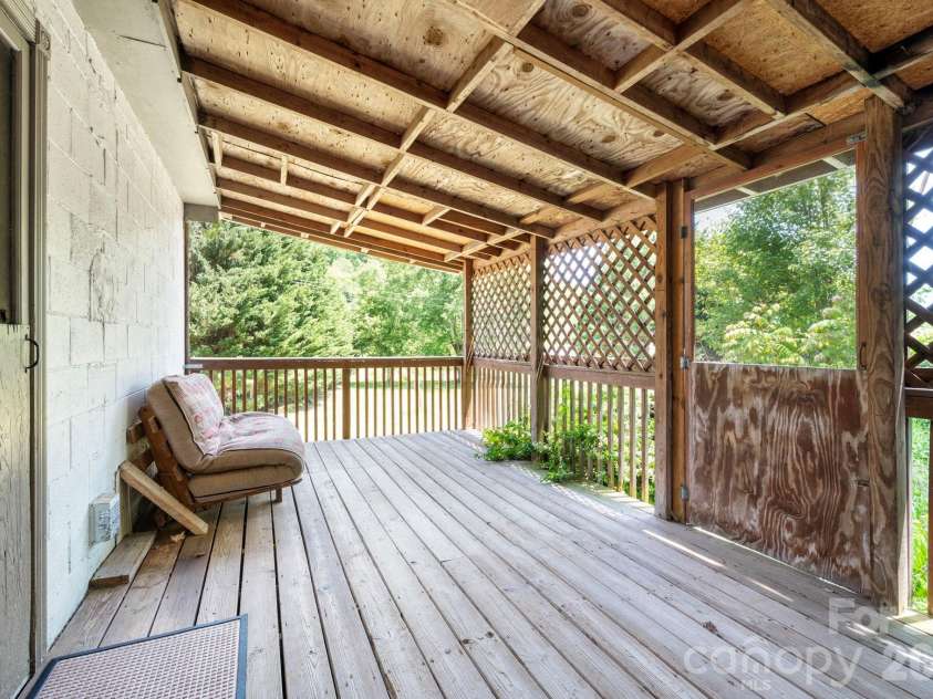 2802 Beaverdam Road, Canton, NC 28716.  MLS# CAR4382703, YatesRealty ID 27673. Convenient Privacy