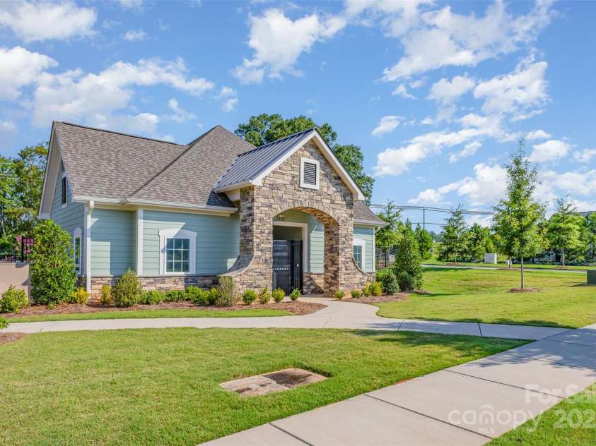 3147 Cheyney Park Drive, Charlotte, NC 28269.  MLS# CAR4280157, YatesRealty ID 27673. 