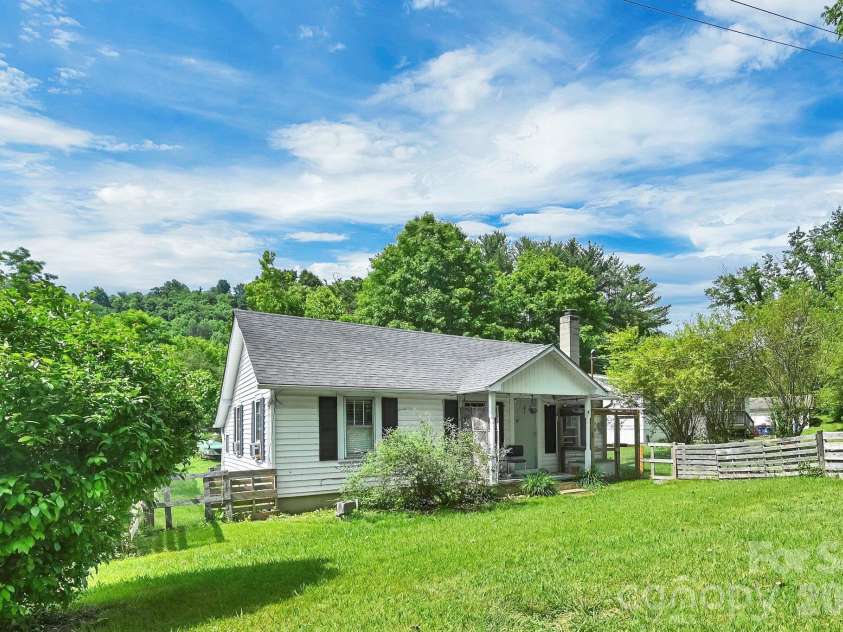 73 Trinidad Drive, Canton, NC 28716.  MLS# CAR4387830, YatesRealty ID 27675. 