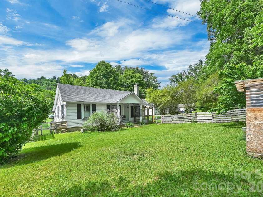 73 Trinidad Drive, Canton, NC 28716.  MLS# CAR4387830, YatesRealty ID 27675. 