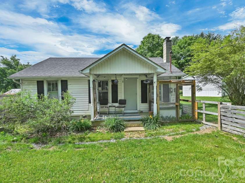 73 Trinidad Drive, Canton, NC 28716.  MLS# CAR4387830, YatesRealty ID 27675. 