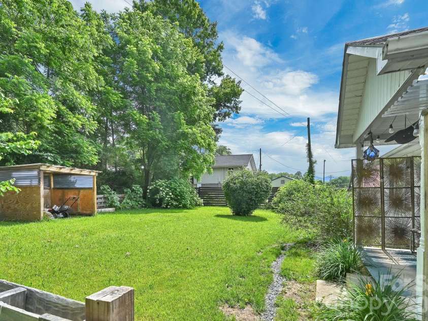 73 Trinidad Drive, Canton, NC 28716.  MLS# CAR4387830, YatesRealty ID 27675. 