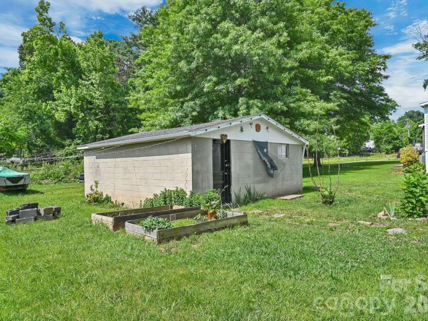 73 Trinidad Drive, Canton, NC 28716.  MLS# CAR4387830, YatesRealty ID 27675. 