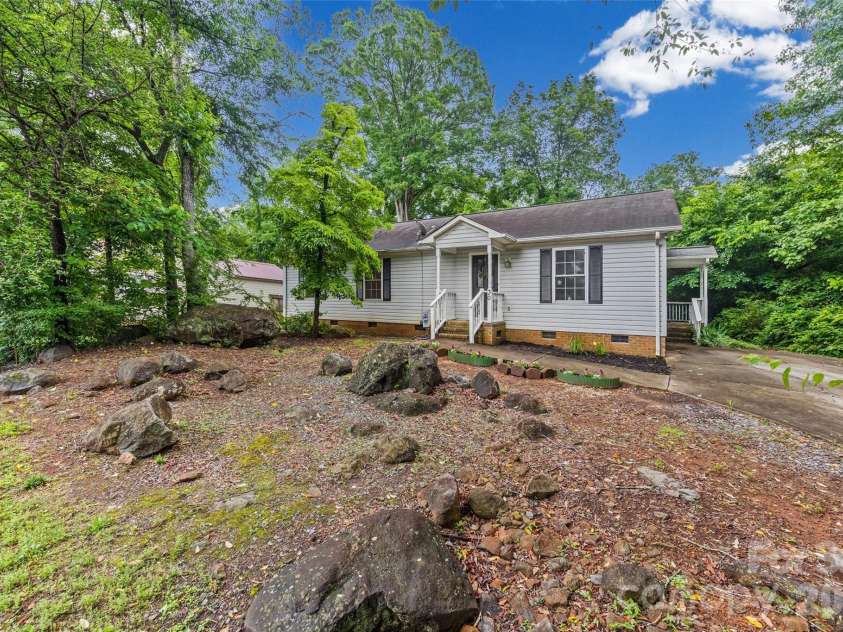 30 Seventh Street, York, SC 29745.  MLS# CAR4387383, YatesRealty ID 27676. 
