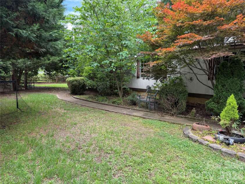 188 Forest Drive, Fort Mill, SC 29715.  MLS# CAR4382779, YatesRealty ID 27677. 