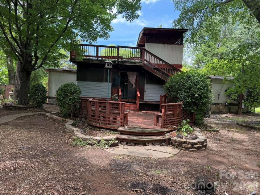 188 Forest Drive, Fort Mill, SC 29715.  MLS# CAR4382779, YatesRealty ID 27677. 