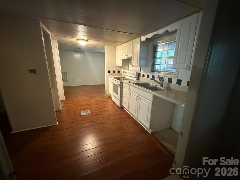 188 Forest Drive, Fort Mill, SC 29715.  MLS# CAR4382779, YatesRealty ID 27677. 