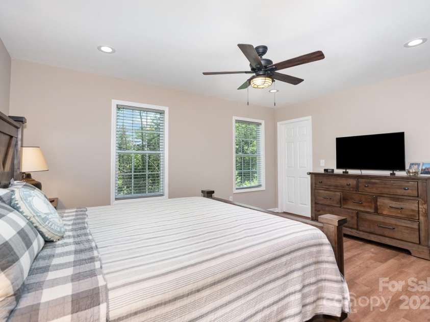 4206 Gladstone Lane, Maiden, NC 28650.  MLS# CAR4280951, YatesRealty ID 27678. 