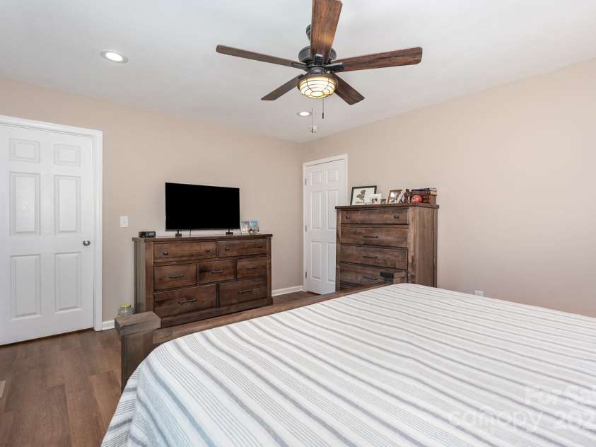 4206 Gladstone Lane, Maiden, NC 28650.  MLS# CAR4280951, YatesRealty ID 27678. 