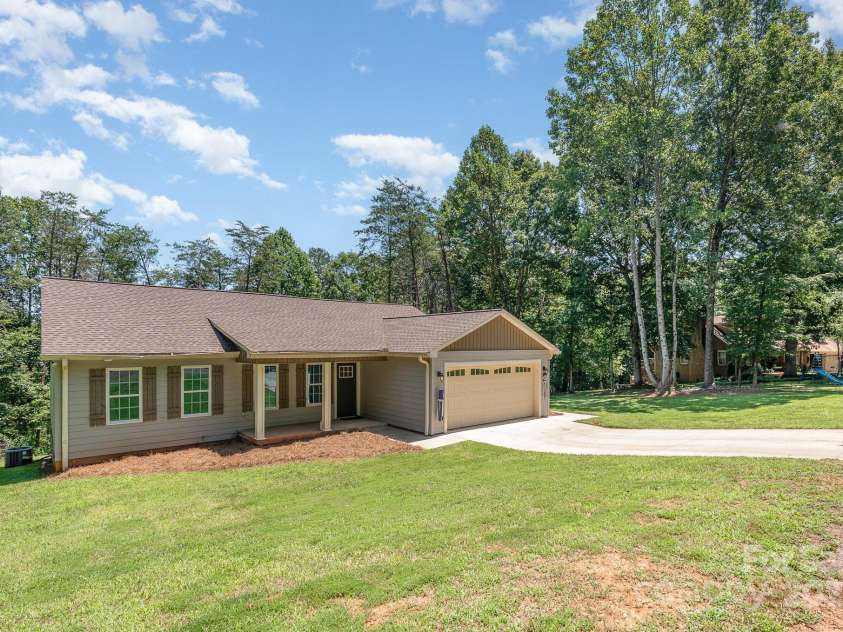 4206 Gladstone Lane, Maiden, NC 28650.  MLS# CAR4280951, YatesRealty ID 27678. Front