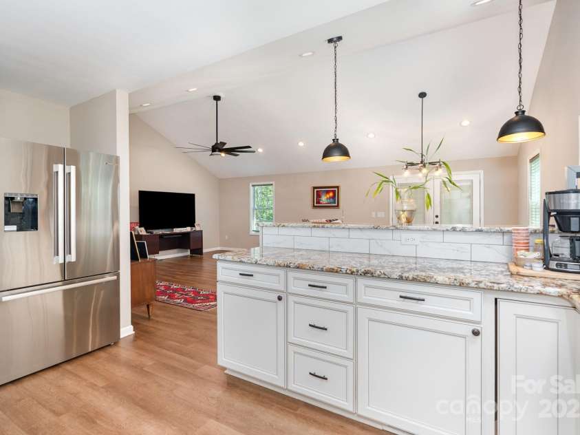 4206 Gladstone Lane, Maiden, NC 28650.  MLS# CAR4280951, YatesRealty ID 27678. Kitchen