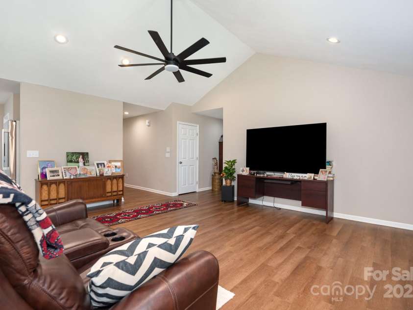 4206 Gladstone Lane, Maiden, NC 28650.  MLS# CAR4280951, YatesRealty ID 27678. Open Floorplan