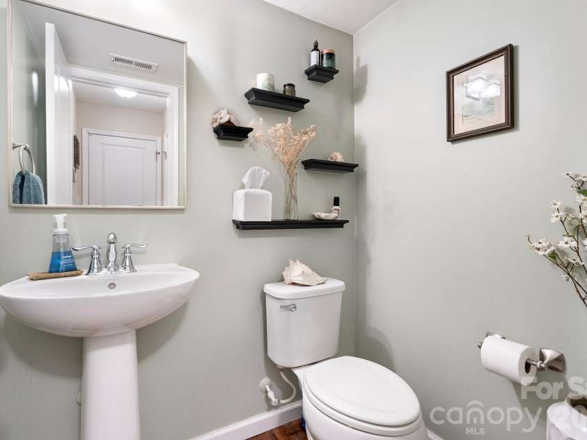 1631 Hooper Court, Charlotte, NC 28212.  MLS# CAR4368982, YatesRealty ID 27680. 1/2 bath on the main