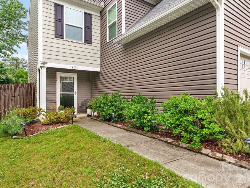 1631 Hooper Court, Charlotte, NC 28212.  MLS# CAR4368982, YatesRealty ID 27680. 