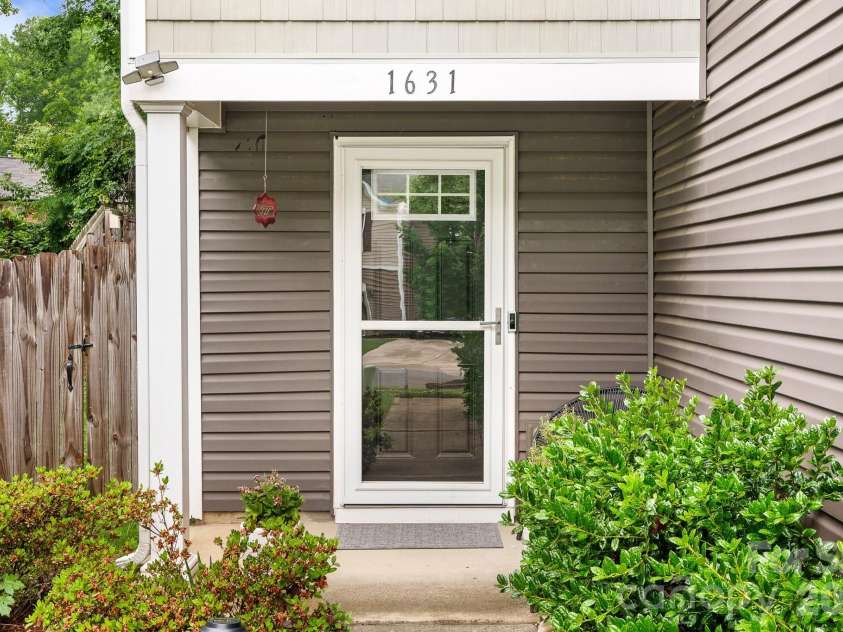 1631 Hooper Court, Charlotte, NC 28212.  MLS# CAR4368982, YatesRealty ID 27680. 