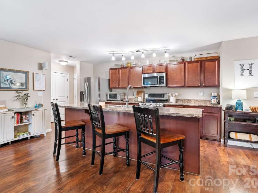 1631 Hooper Court, Charlotte, NC 28212.  MLS# CAR4368982, YatesRealty ID 27680. 