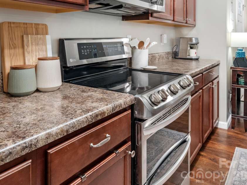 1631 Hooper Court, Charlotte, NC 28212.  MLS# CAR4368982, YatesRealty ID 27680. 